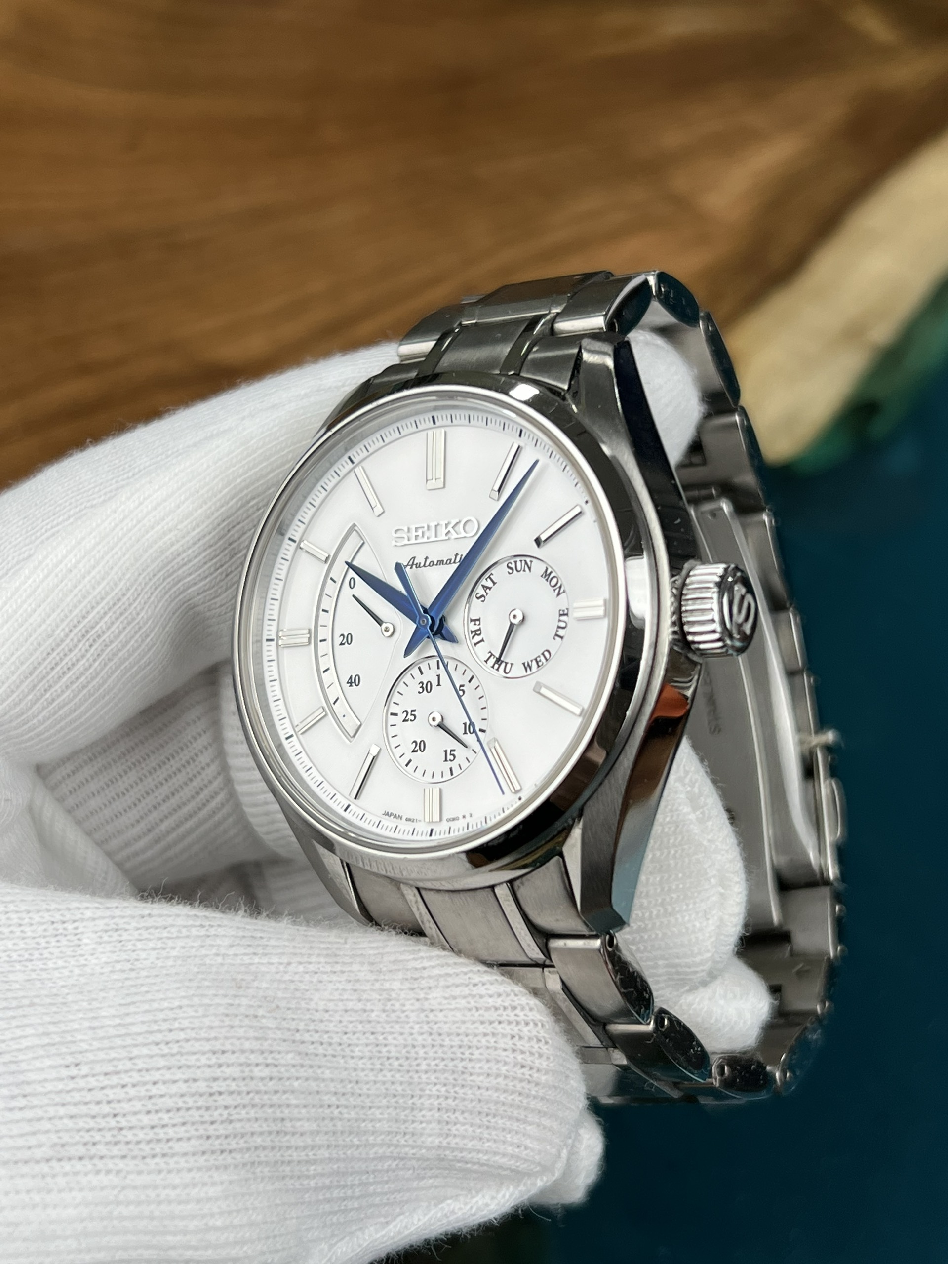 2-f9bc9207-0140-4741-be14-f30a97184a2a