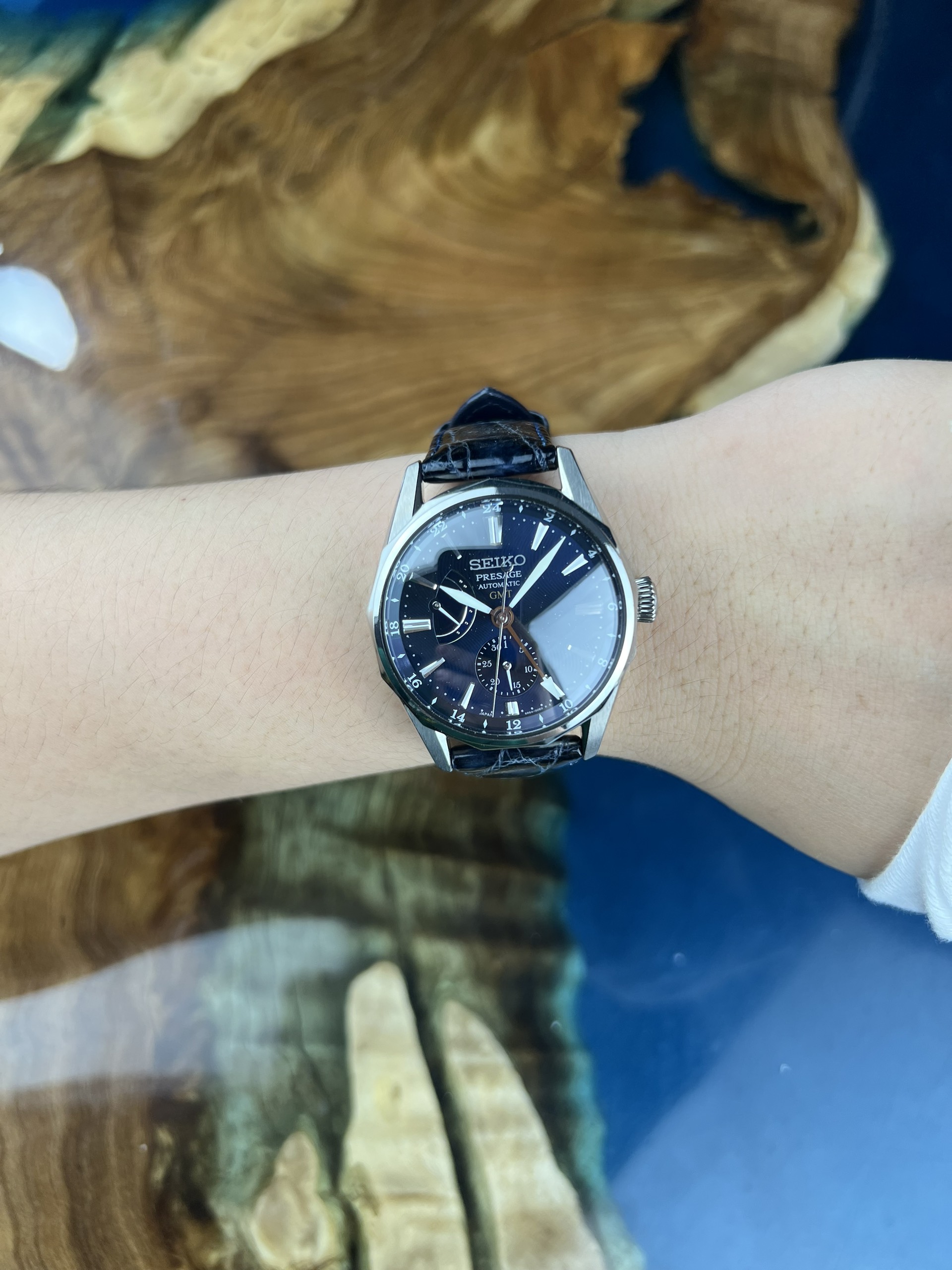 5-002b4a79-fe4c-458c-b07a-181bb6bfba9a