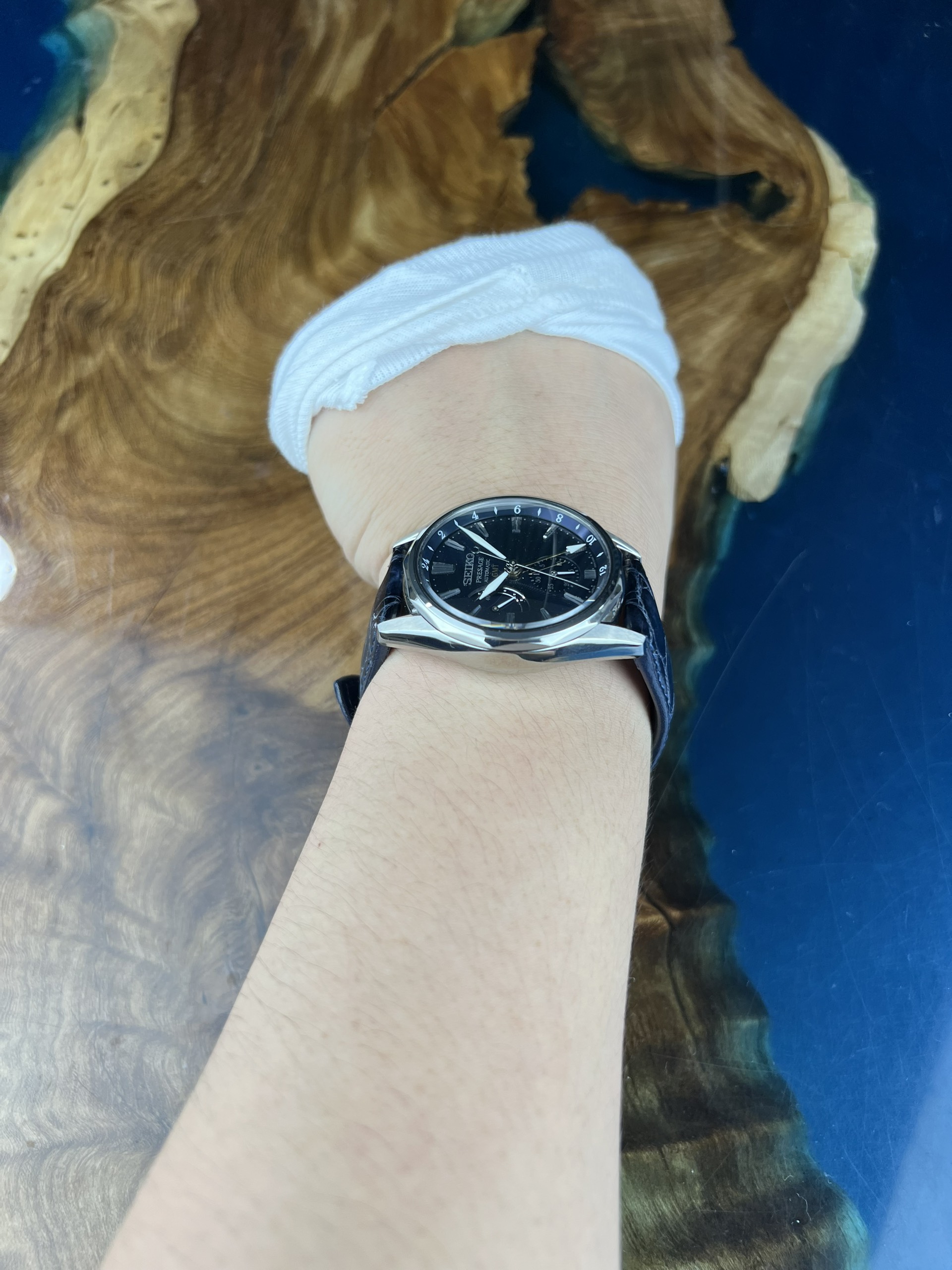 6-a35f6c6c-fa10-48e4-beaa-52a7853c6821