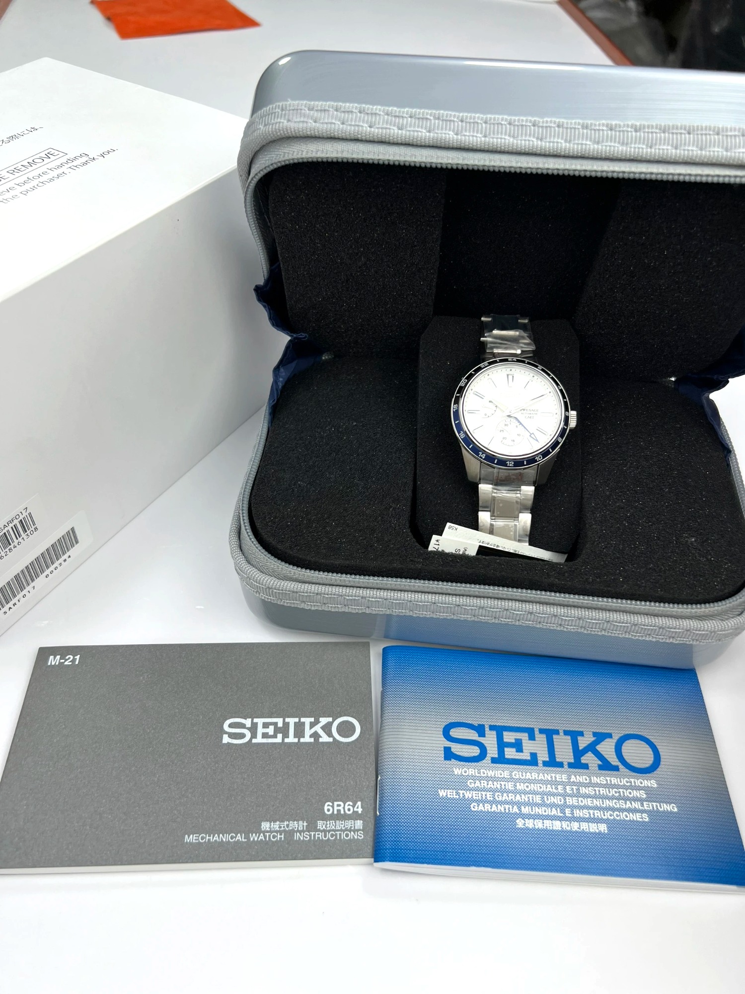 8-29107943-06e5-4732-a126-9d82e9750dff