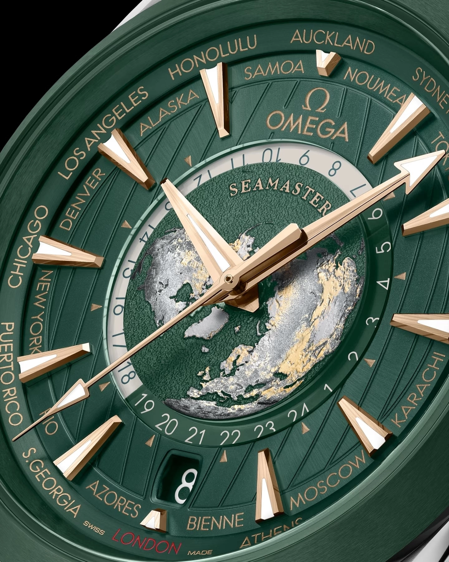 omega-seamaster-aqua-terra-150m-co-axial-master-chronometer-gmt-worldtimer-43-mm-22032432210001-port-min