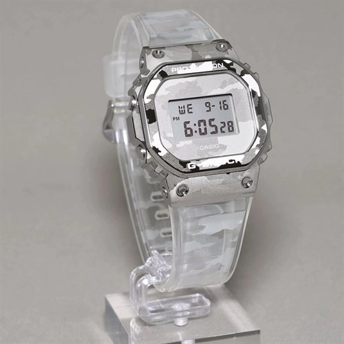 g-shock-gm-5600scm-1dr-nam-5-750x500